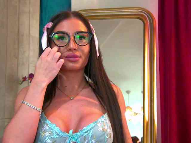 BrunetteBombix webcam