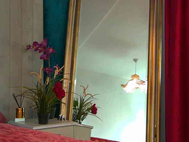 BrunetteBombix webcam