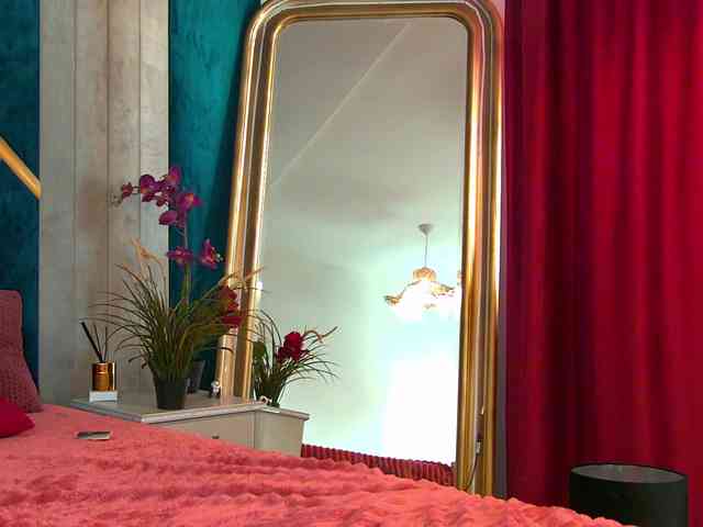 BrunetteBombix webcam