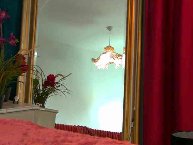 BrunetteBombix webcam