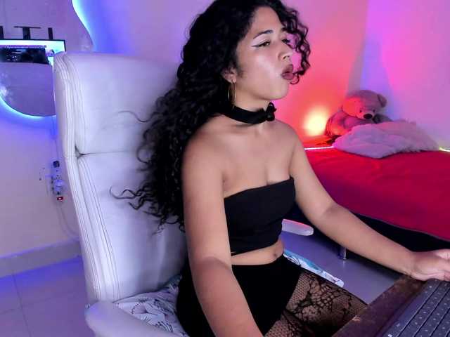 NadiaKarim live cam on BongaCams