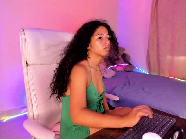 NadiaKarim live cam on BongaCams