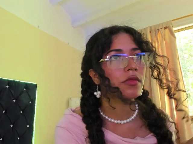 NadiaKarim live cam on BongaCams