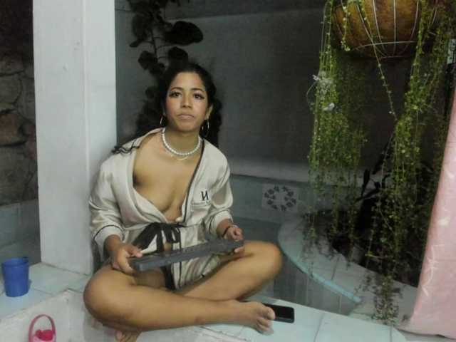 NadiaKarim live cam on BongaCams