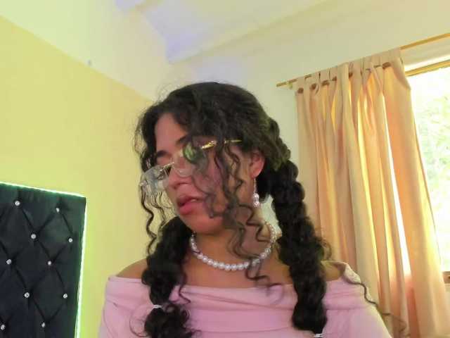 NadiaKarim live cam on BongaCams