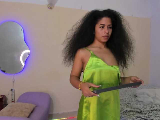 NadiaKarim live cam on BongaCams
