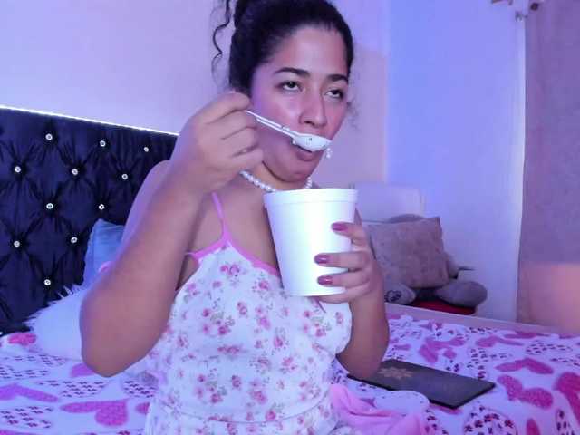 NadiaKarim live cam on BongaCams