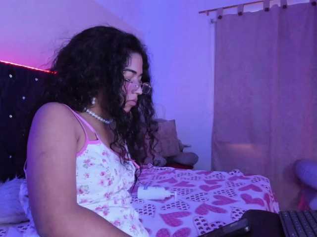 NadiaKarim live cam on BongaCams