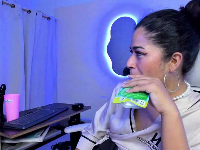 NadiaKarim live cam on BongaCams