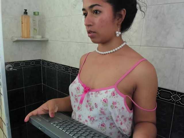 NadiaKarim live cam on BongaCams