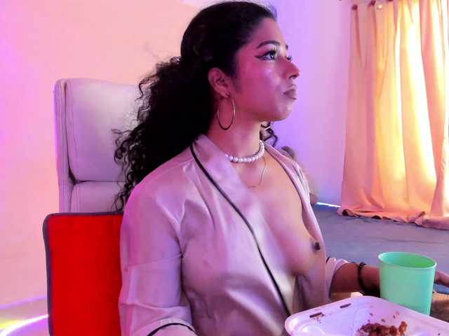 NadiaKarim live cam on BongaCams