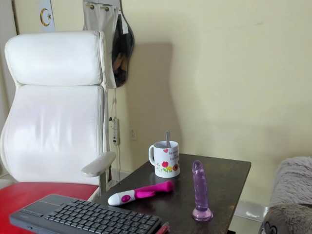 NadiaKarim live cam on BongaCams