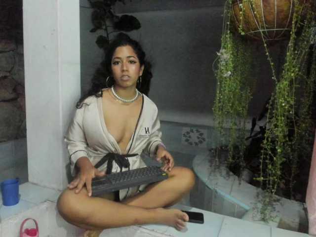 NadiaKarim live cam on BongaCams