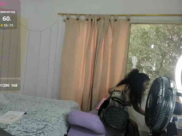 NadiaKarim webcam