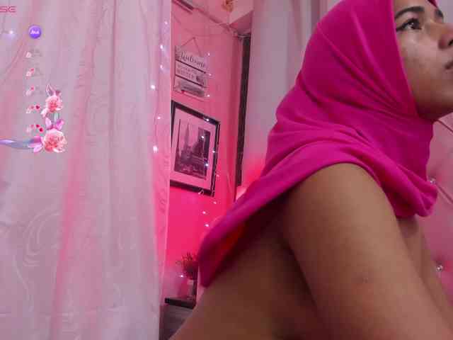 NadiaKarim webcam