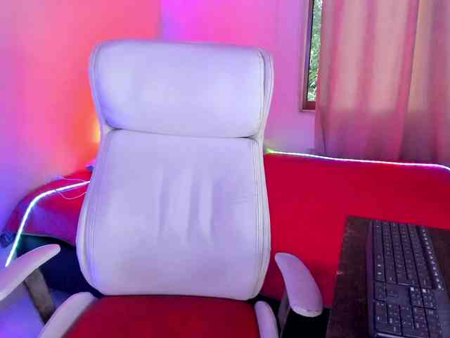 NadiaKarim webcam
