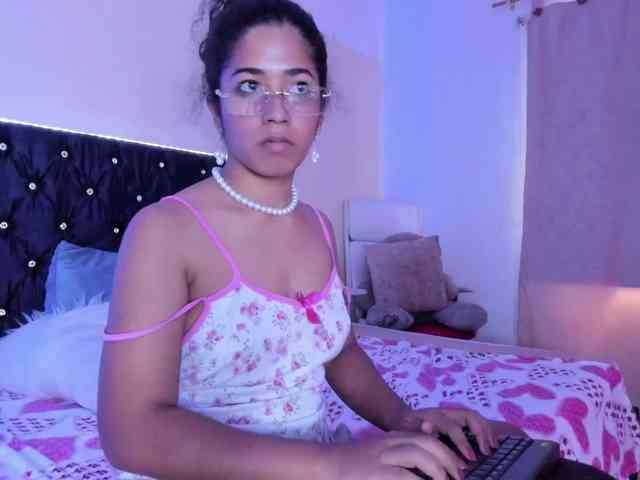NadiaKarim webcam