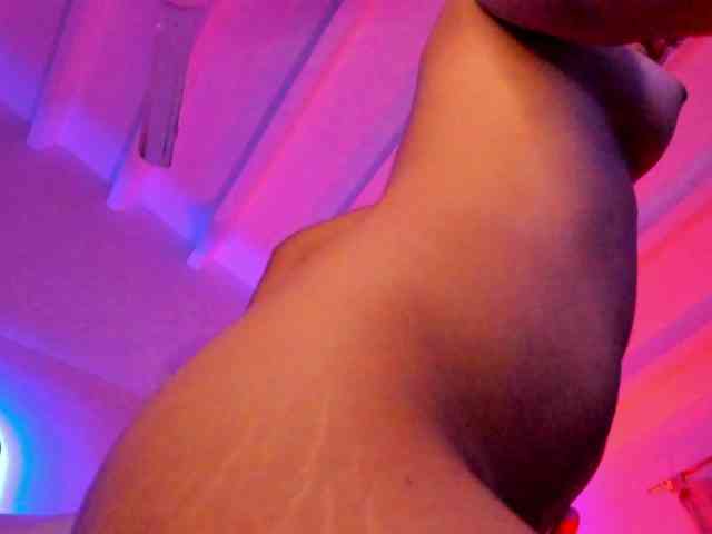 NadiaKarim webcam