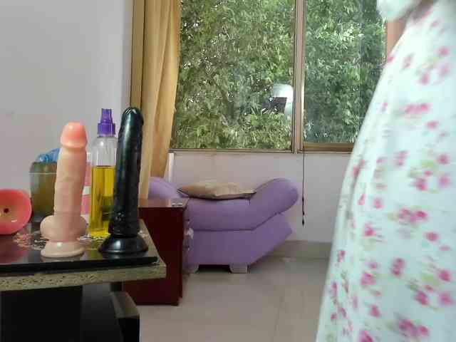 NadiaKarim webcam