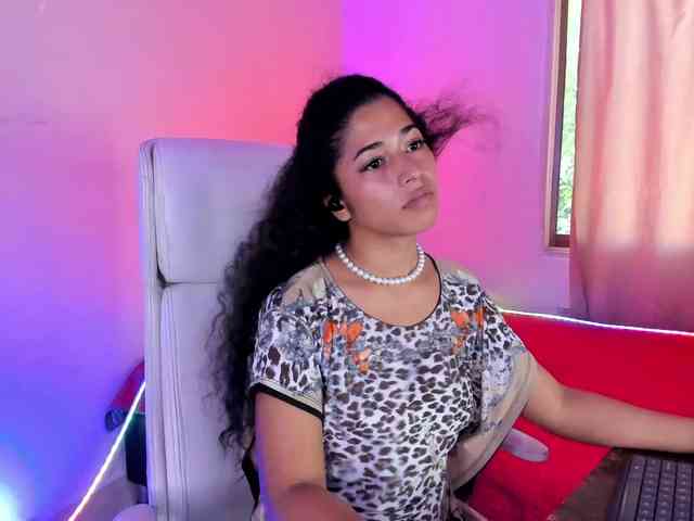 NadiaKarim webcam