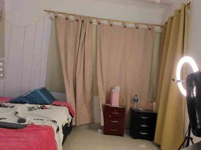 NadiaKarim webcam