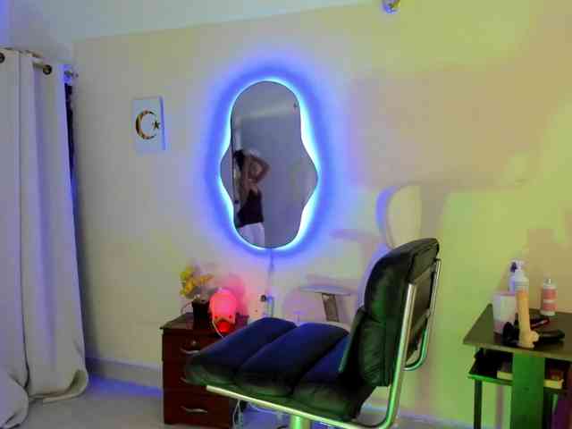 NadiaKarim webcam