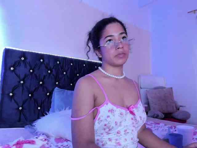 NadiaKarim webcam