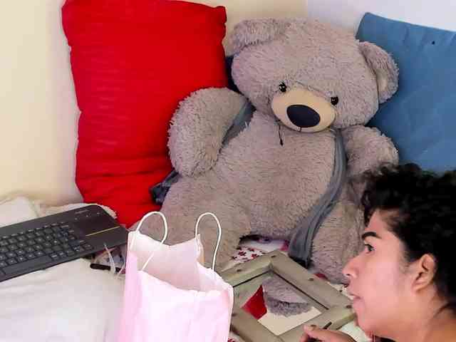 NadiaKarim webcam