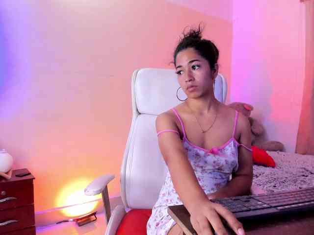 NadiaKarim webcam