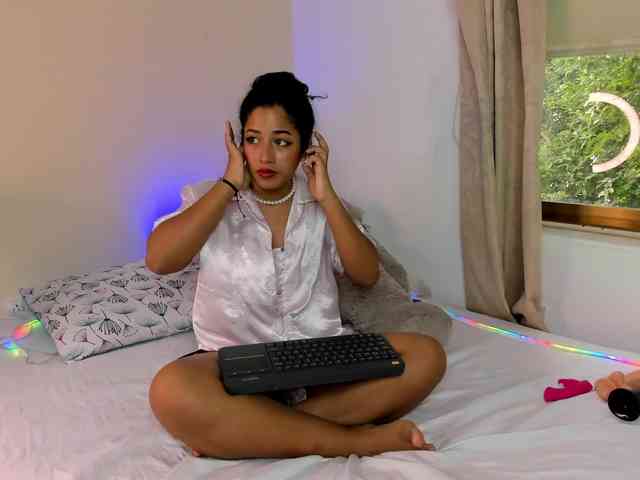 NadiaKarim webcam