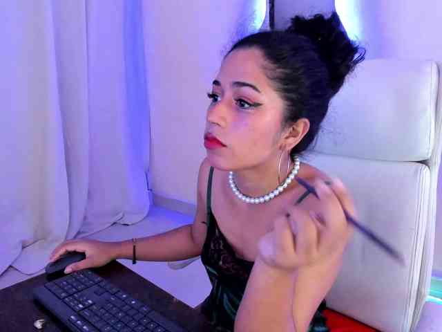 NadiaKarim webcam