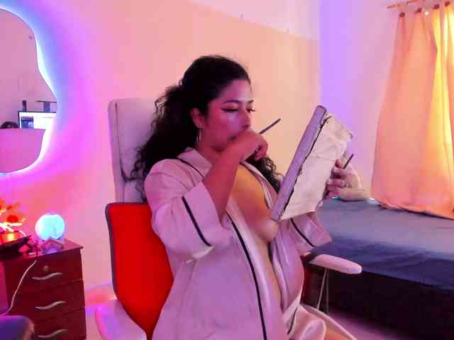 NadiaKarim webcam