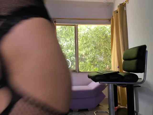 NadiaKarim webcam