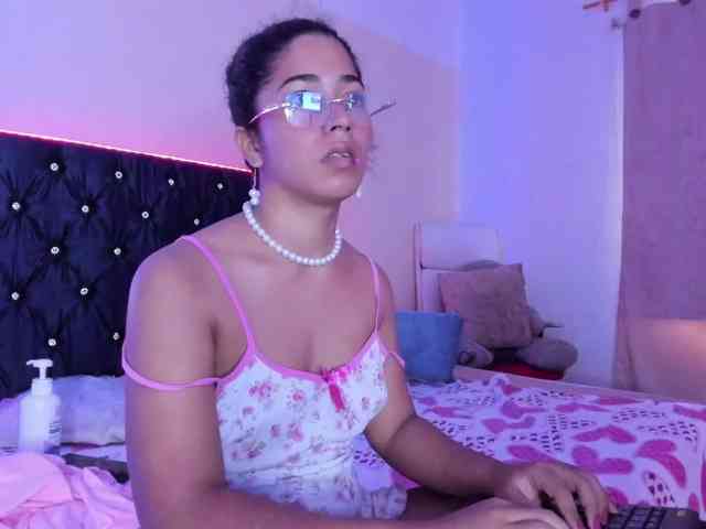 NadiaKarim webcam
