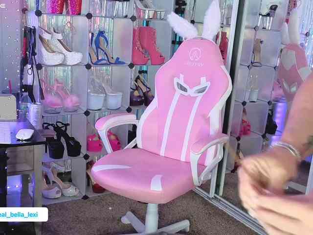 BellaLexi webcam