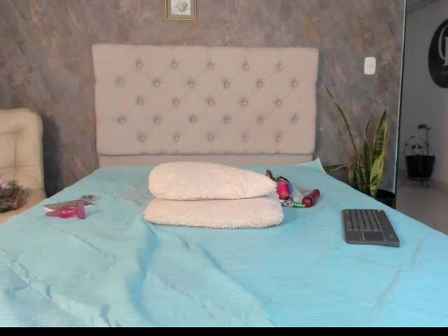 lilyrosee1 live cam on BongaCams