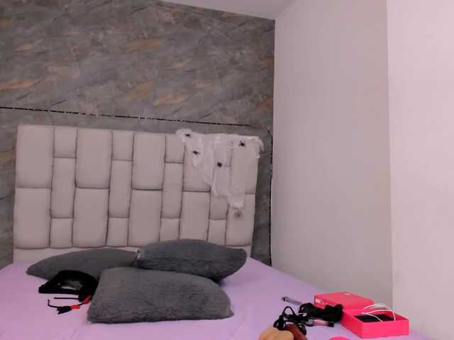 le modèle lilyrosee1 est en webcam porno dans un show sur le site bongacams, il possède les tags suivants: Latino/Hispanic,Brunette,Shaved