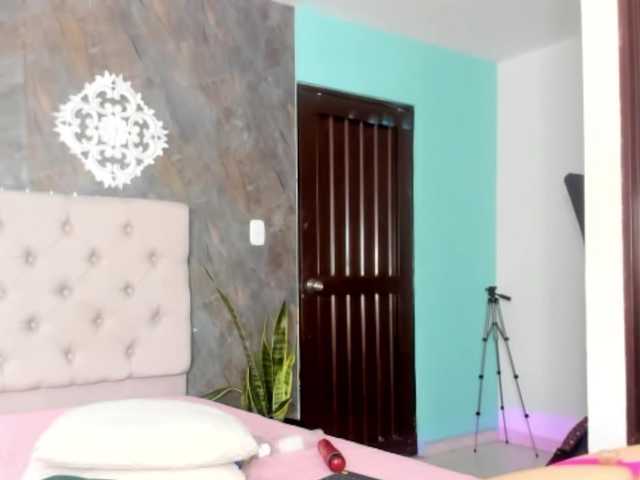 lilyrosee1 live cam on UnifiedCams