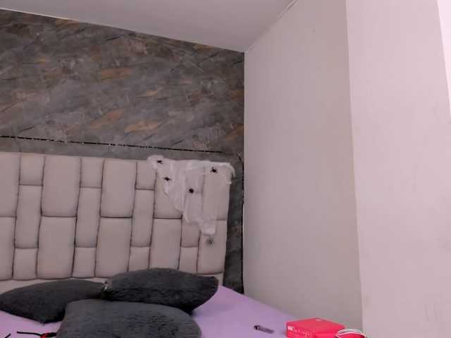 lilyrosee1 live cam on BongaCams