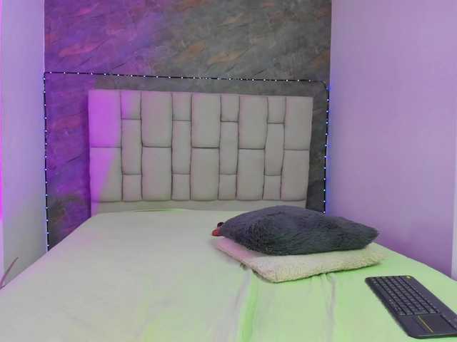 lilyrosee1 live cam on BongaCams