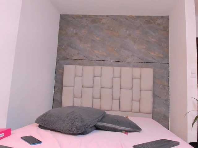 lilyrosee1 live cam on BongaCams