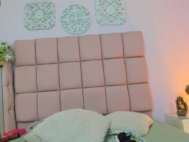 lilyrosee1 live cam on BongaCams