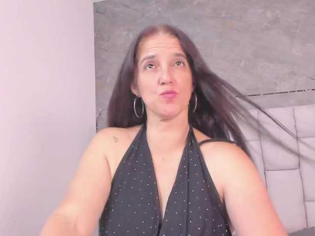 lilyrosee1 live cam on BongaCams