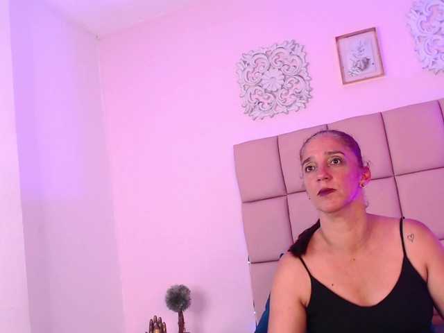 lilyrosee1 live cam on BongaCams