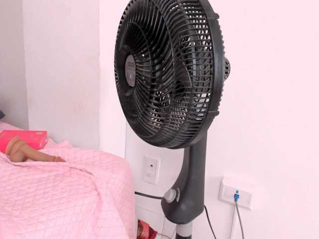 lilyrosee1 live cam on BongaCams