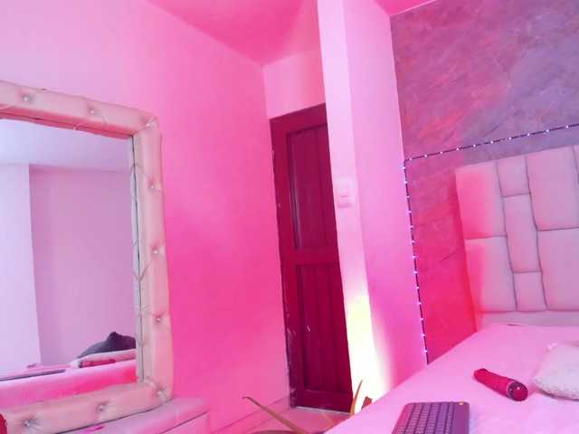 lilyrosee1 live cam on BongaCams