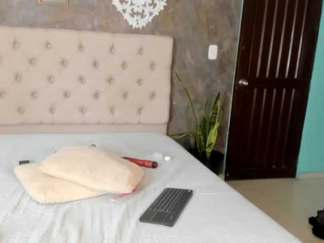 lilyrosee1 live cam on BongaCams
