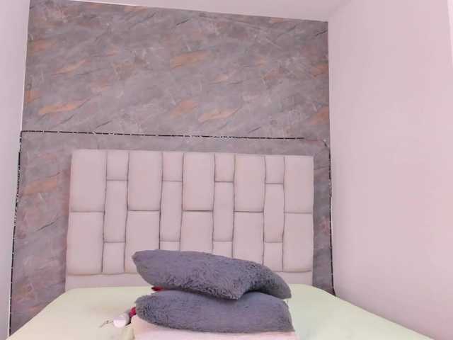 lilyrosee1 live cam on BongaCams