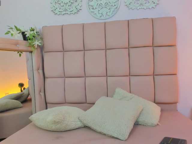 lilyrosee1 live cam on BongaCams