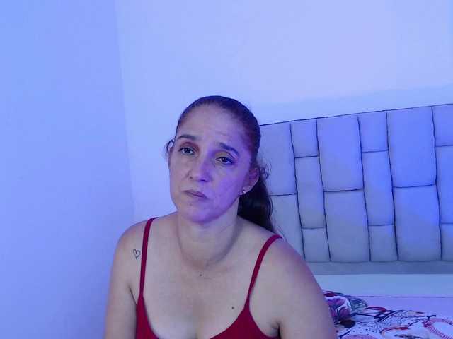lilyrosee1 live cam on BongaCams
